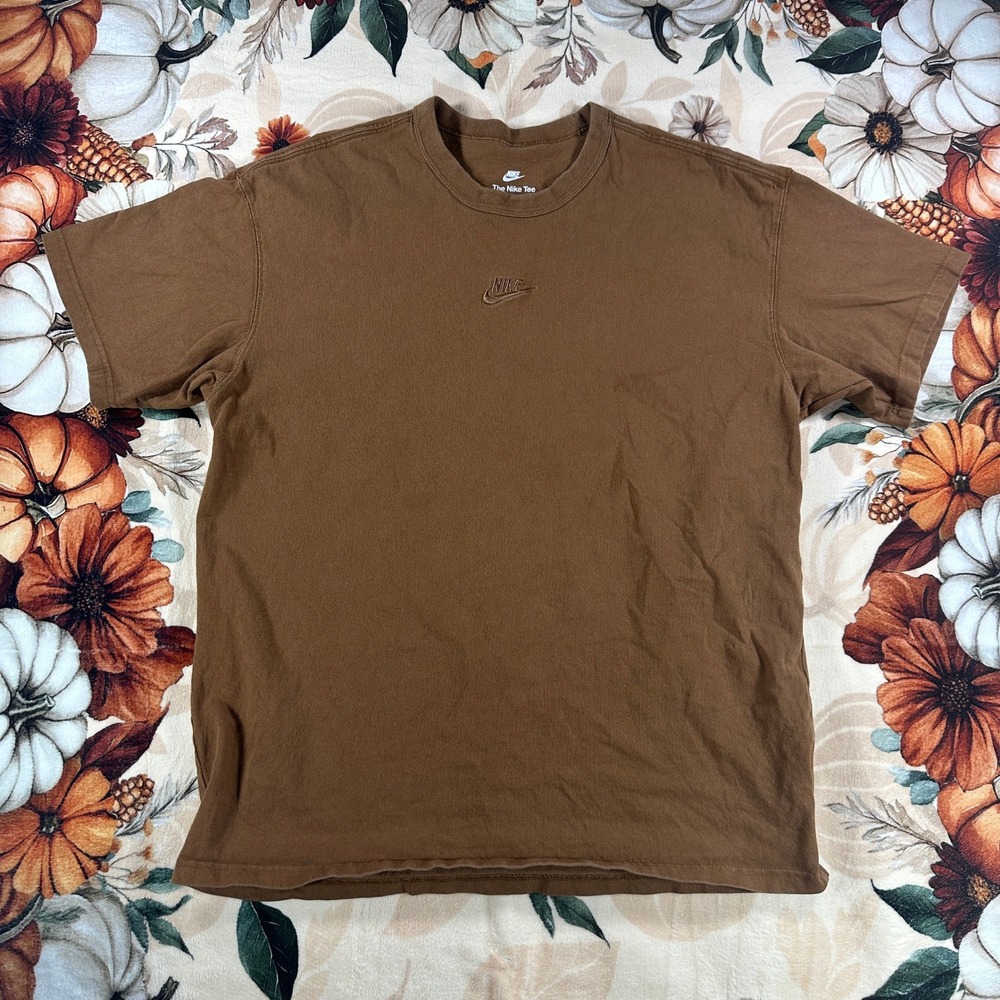 Nike Sportswear Premium Essentials Mens T Shirt Brown Embroidered Loose Large
